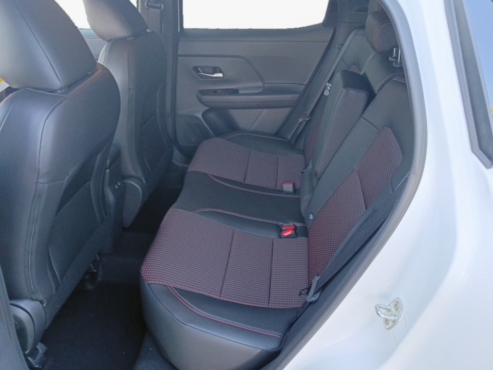 3N8AP6DA8TL407680 2026 Nissan Kicks SR