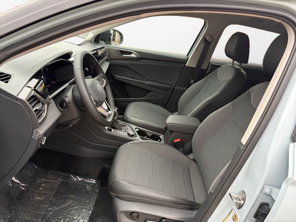 3VV2C7B20TM019500 2026 Volkswagen Taos SE Black