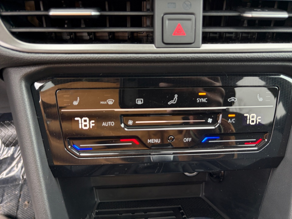 3VV2C7B20TM019500 2026 Volkswagen Taos SE Black