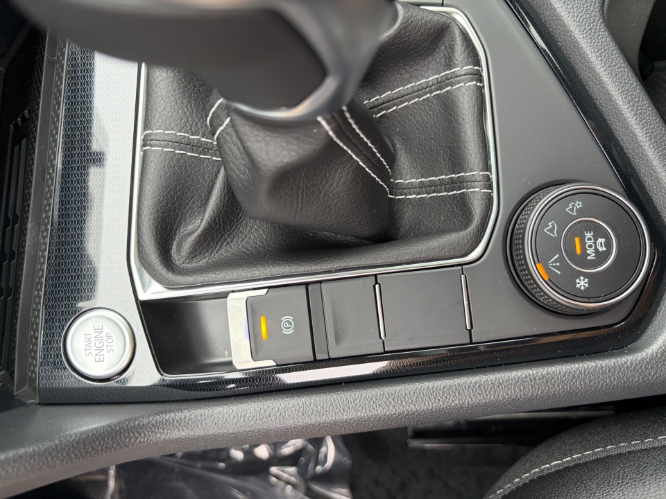 3VV2C7B20TM019500 2026 Volkswagen Taos SE Black