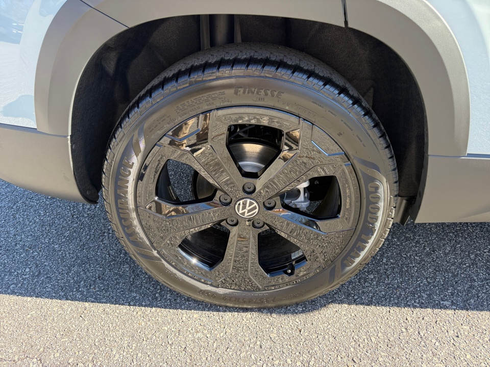 3VV2C7B26TM022501 2026 Volkswagen Taos SE Black