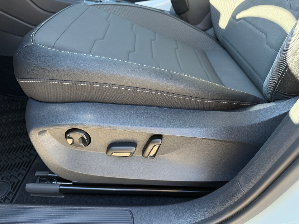 3VV2C7B26TM022501 2026 Volkswagen Taos SE Black