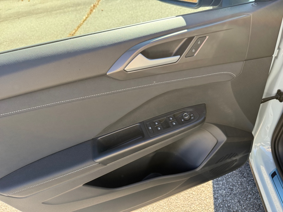 3VV2C7B26TM022501 2026 Volkswagen Taos SE Black