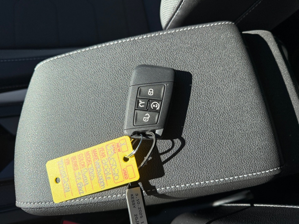 3VV2C7B26TM022501 2026 Volkswagen Taos SE Black