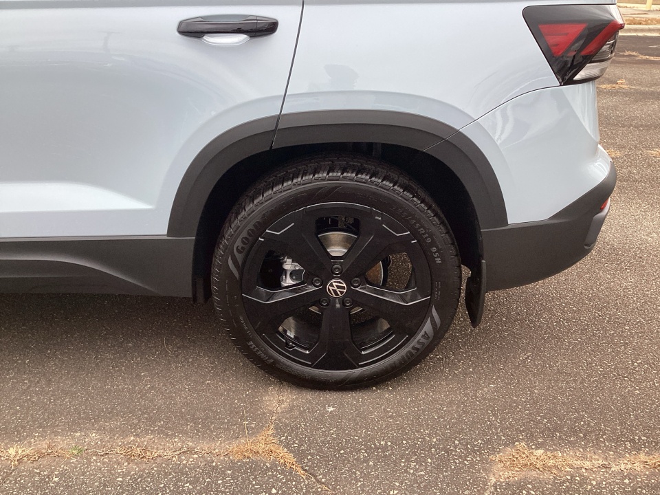 3VV2C7B28TM019440 2026 Volkswagen Taos SE Black