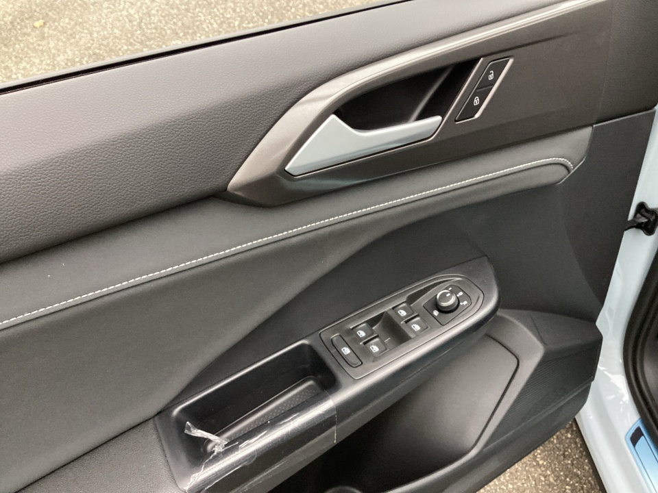 3VV2C7B28TM019440 2026 Volkswagen Taos SE Black