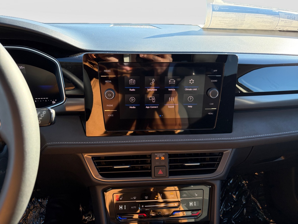 3VV2C7B29TM021326 2026 Volkswagen Taos SE Black