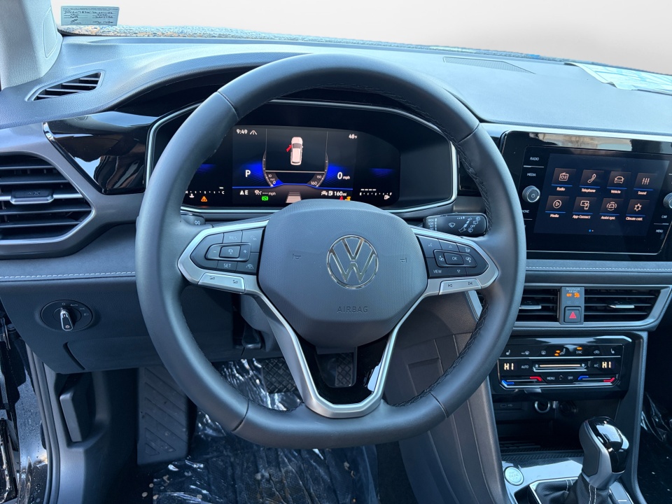 3VV2C7B2XTM004132 2026 Volkswagen Taos SE Black