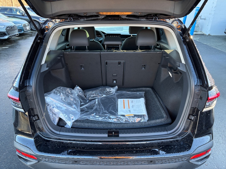 3VV2C7B2XTM004132 2026 Volkswagen Taos SE Black