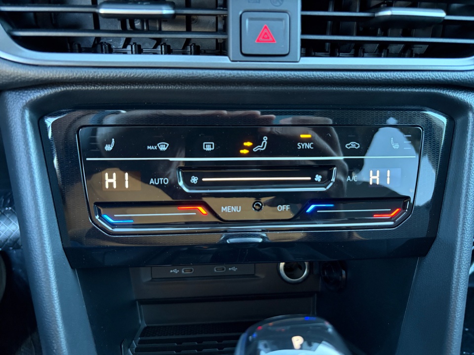 3VV2C7B2XTM004132 2026 Volkswagen Taos SE Black