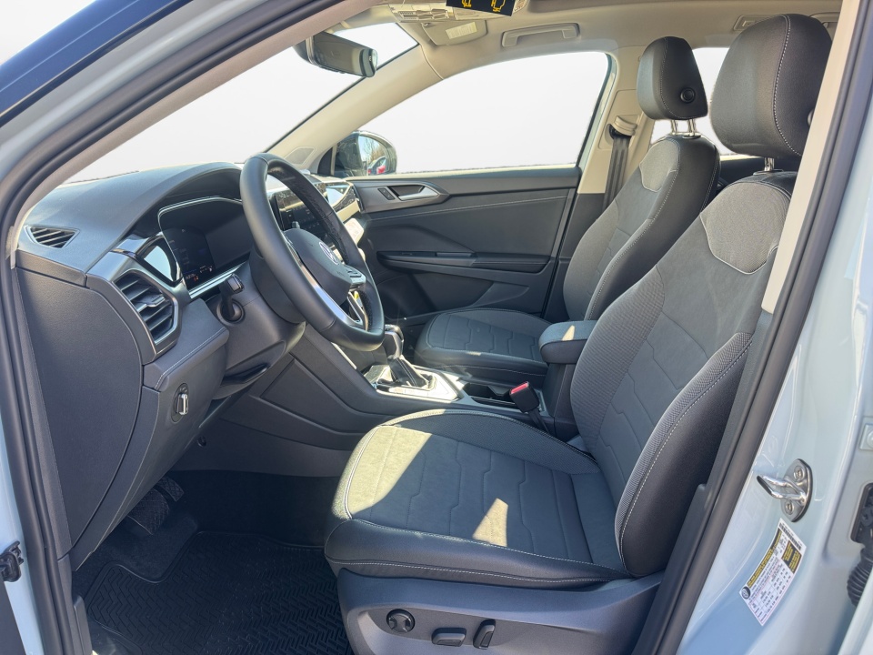 3VV3C7B21TM014102 2026 Volkswagen Taos SE Black