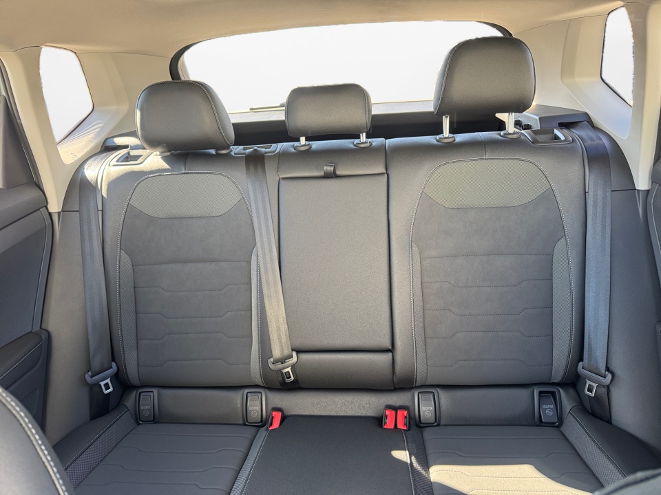 3VV3C7B21TM014102 2026 Volkswagen Taos SE Black