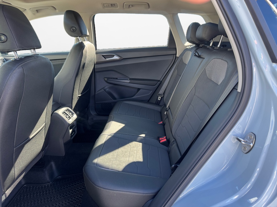 3VV3C7B21TM014102 2026 Volkswagen Taos SE Black