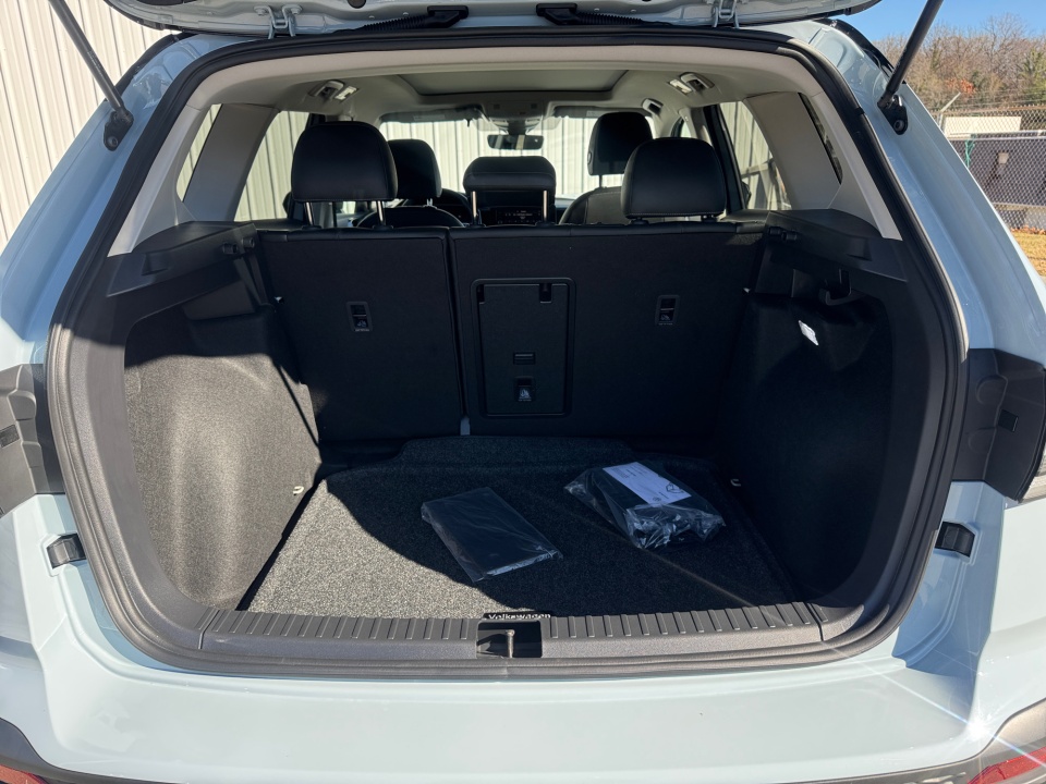 3VV3C7B21TM014102 2026 Volkswagen Taos SE Black