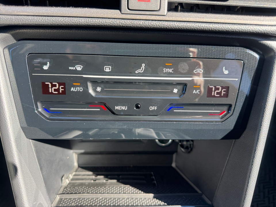 3VV3C7B21TM014102 2026 Volkswagen Taos SE Black