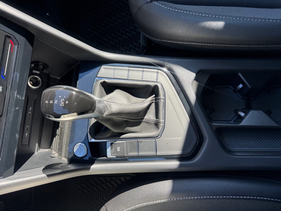 3VV3C7B21TM014102 2026 Volkswagen Taos SE Black