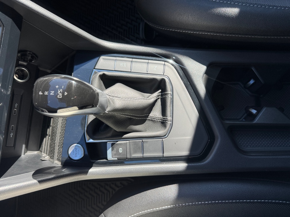 3VV3C7B21TM014102 2026 Volkswagen Taos SE Black