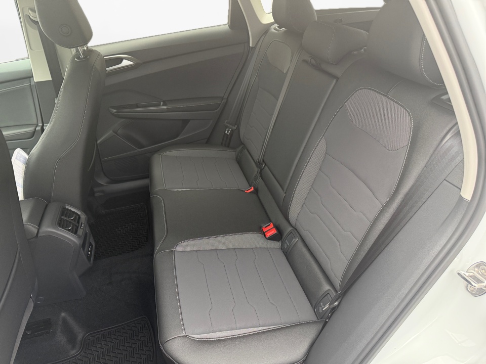 3VV3C7B24TM016930 2026 Volkswagen Taos SE Black