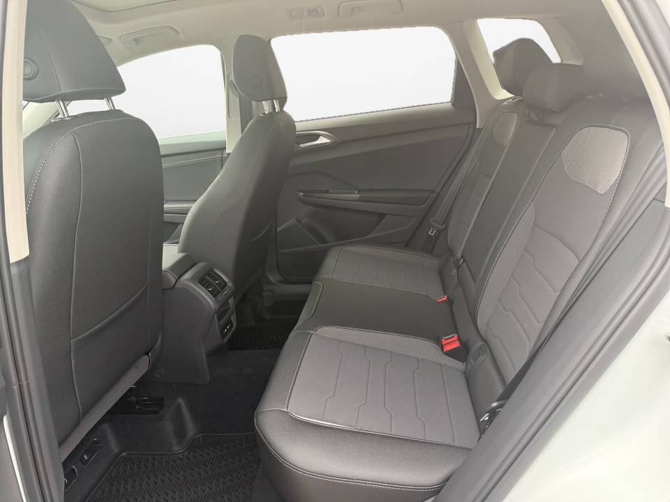 3VV3C7B24TM016930 2026 Volkswagen Taos SE Black