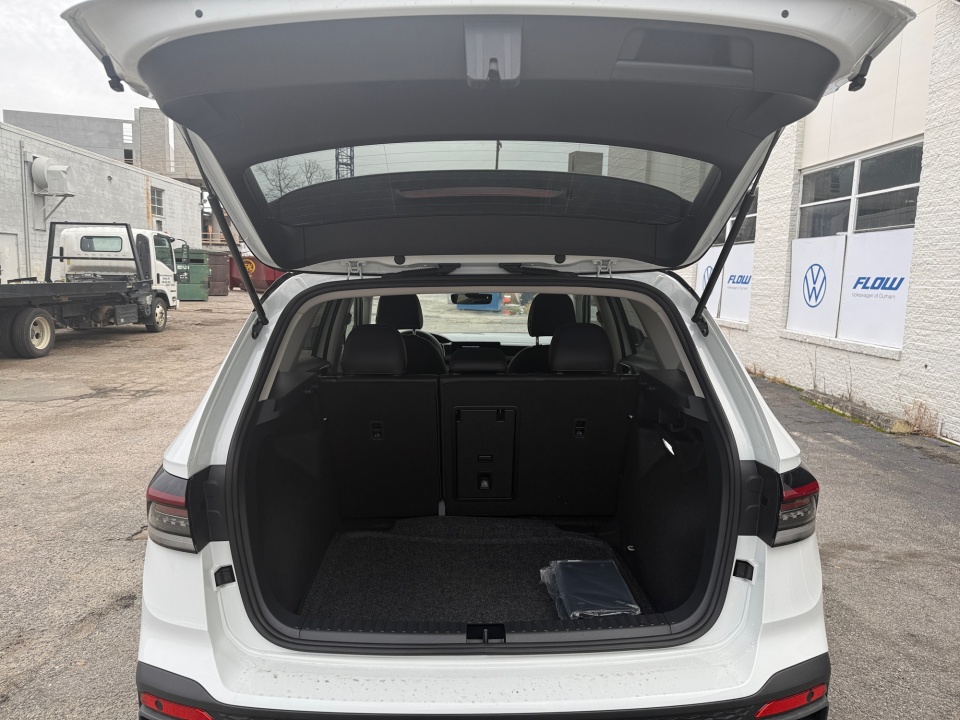 3VV3C7B24TM016930 2026 Volkswagen Taos SE Black