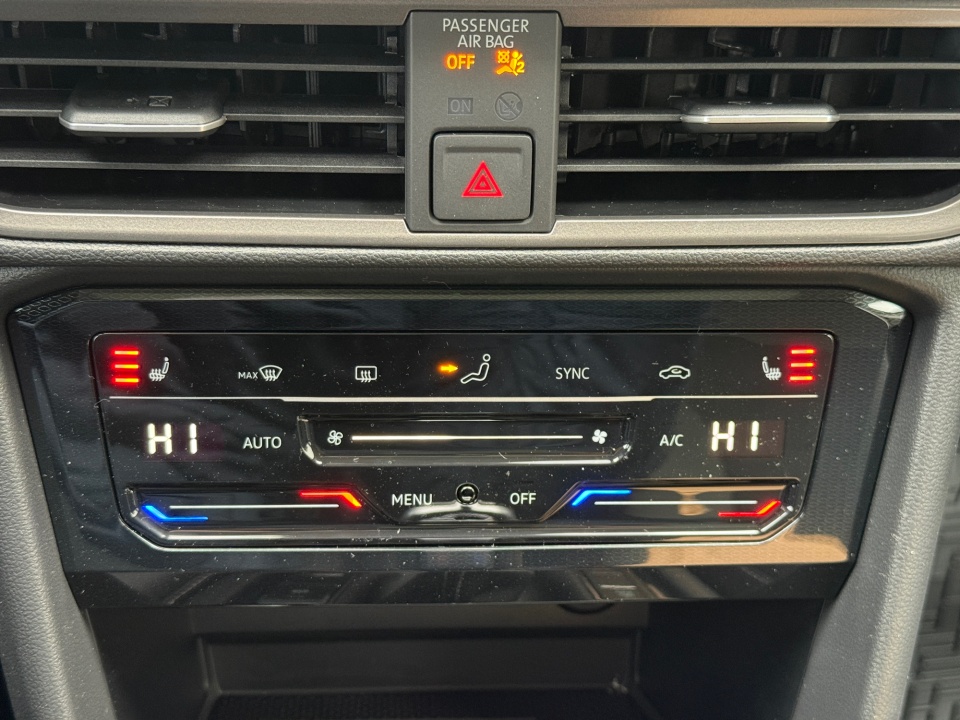 3VV3C7B24TM016930 2026 Volkswagen Taos SE Black