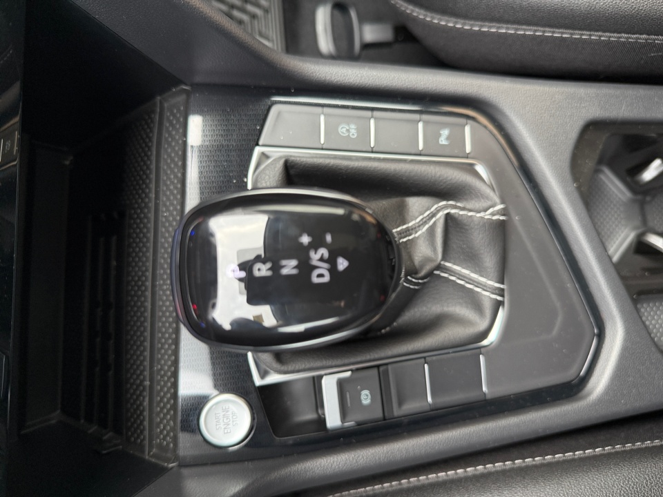 3VV3C7B24TM016930 2026 Volkswagen Taos SE Black