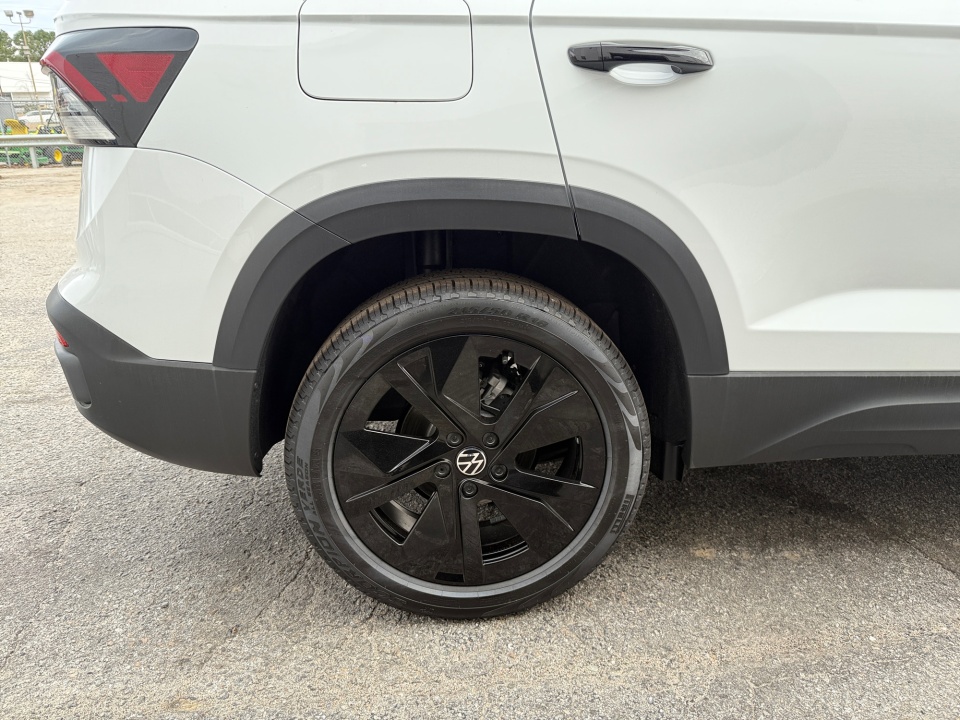 3VV3C7B24TM016930 2026 Volkswagen Taos SE Black