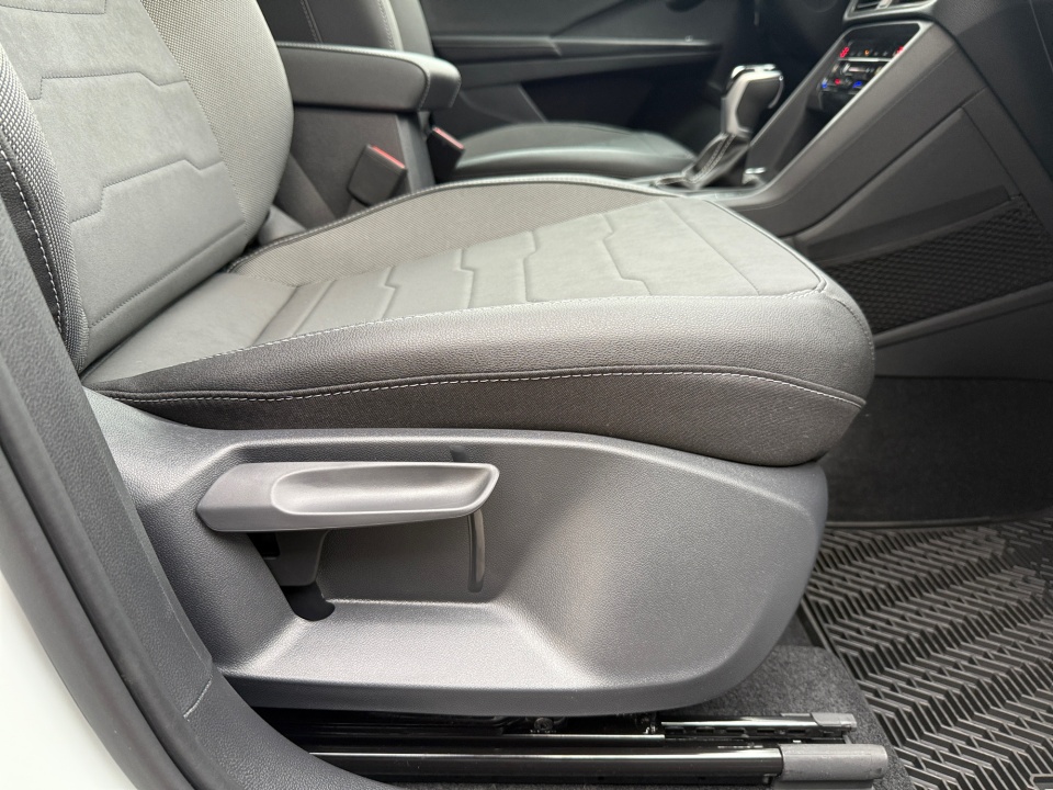 3VV3C7B24TM016930 2026 Volkswagen Taos SE Black