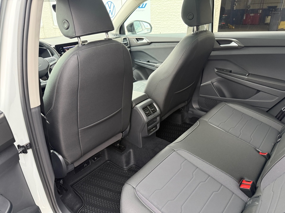 3VV3C7B24TM016930 2026 Volkswagen Taos SE Black