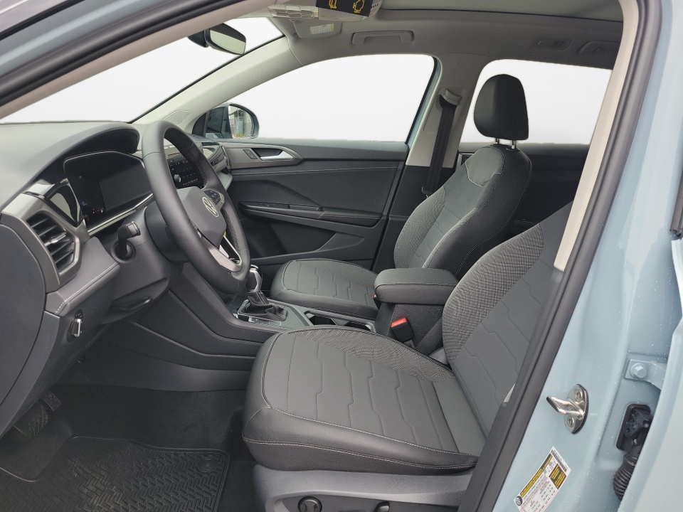 3VV3C7B25TM015379 2026 Volkswagen Taos SE Black