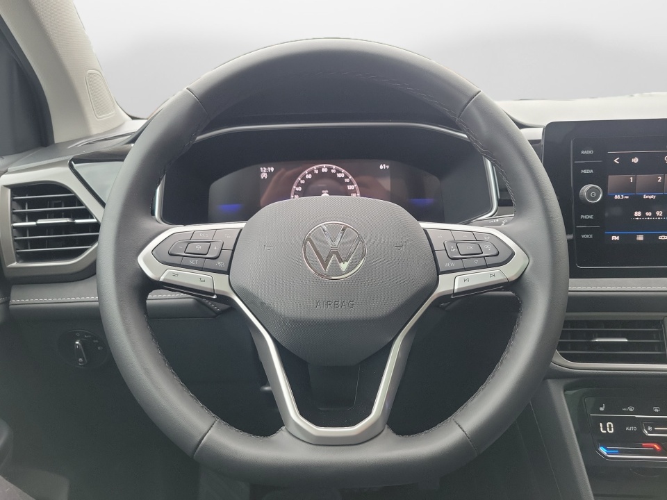 3VV3C7B25TM015379 2026 Volkswagen Taos SE Black