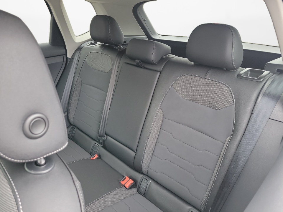 3VV3C7B25TM015379 2026 Volkswagen Taos SE Black