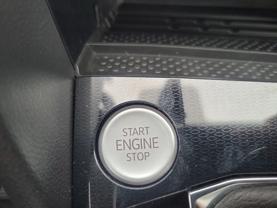 3VV3C7B25TM015379 2026 Volkswagen Taos SE Black