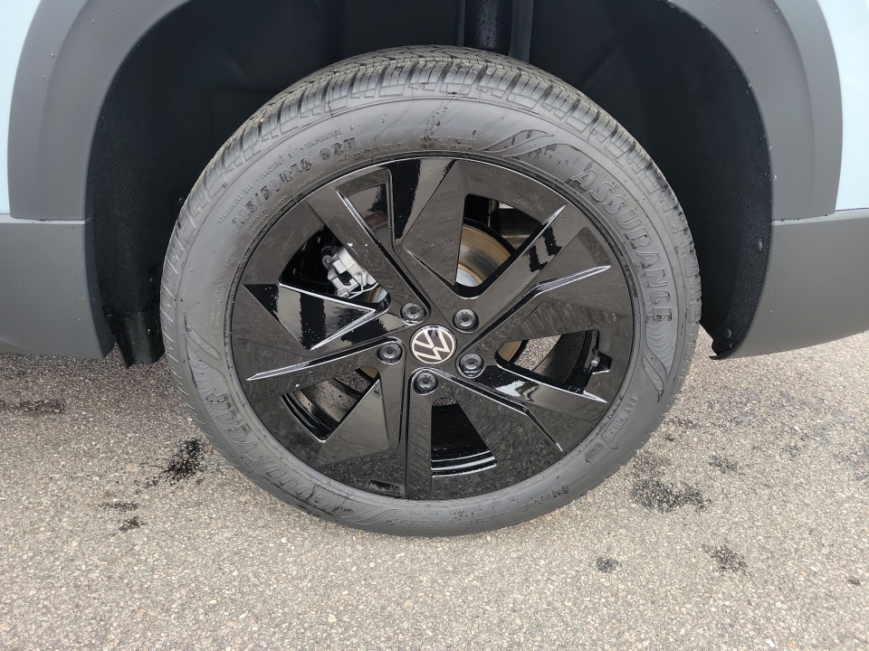 3VV3C7B25TM015379 2026 Volkswagen Taos SE Black