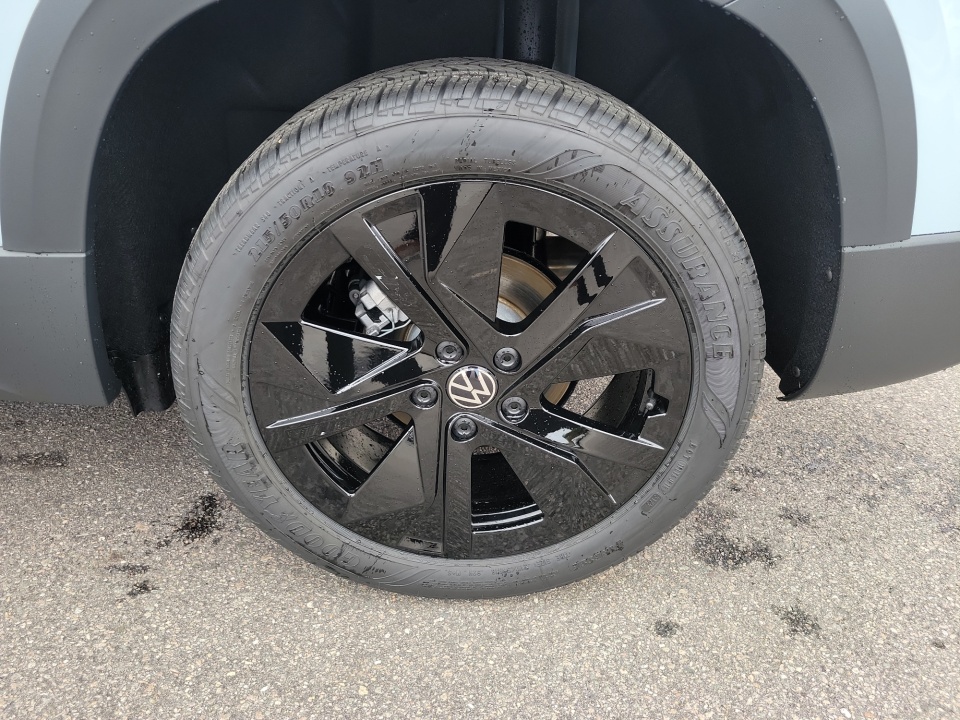 3VV3C7B25TM015379 2026 Volkswagen Taos SE Black