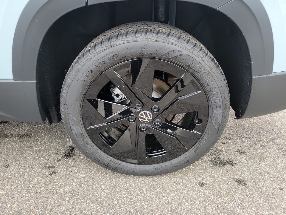 3VV3C7B25TM015379 2026 Volkswagen Taos SE Black