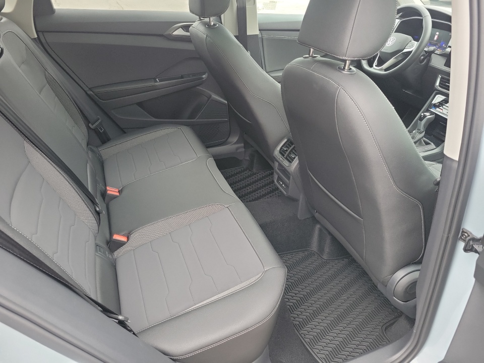 3VV3C7B25TM015379 2026 Volkswagen Taos SE Black