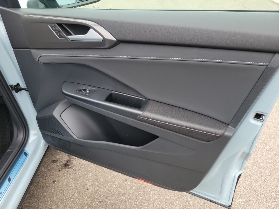 3VV3C7B25TM015379 2026 Volkswagen Taos SE Black