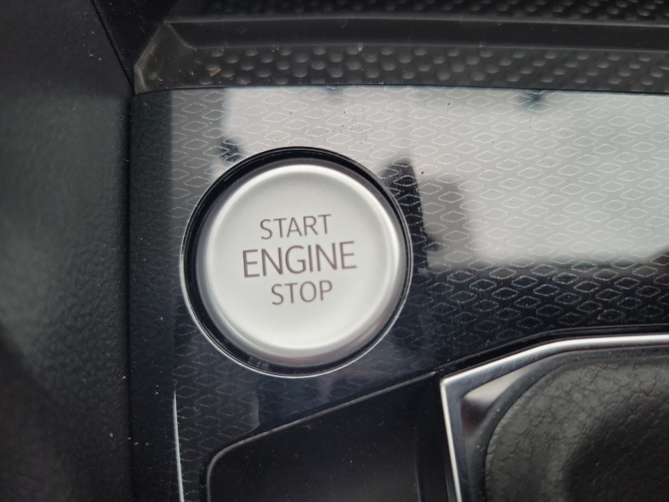 3VV4C7B23TM024148 2026 Volkswagen Taos SEL