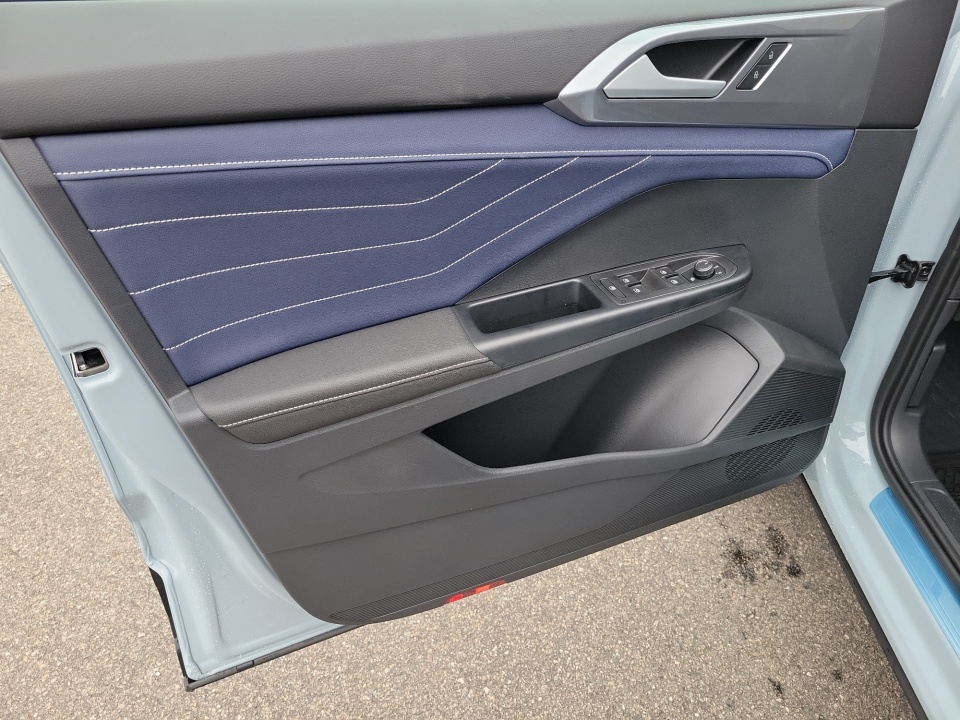 3VV4C7B23TM024148 2026 Volkswagen Taos SEL