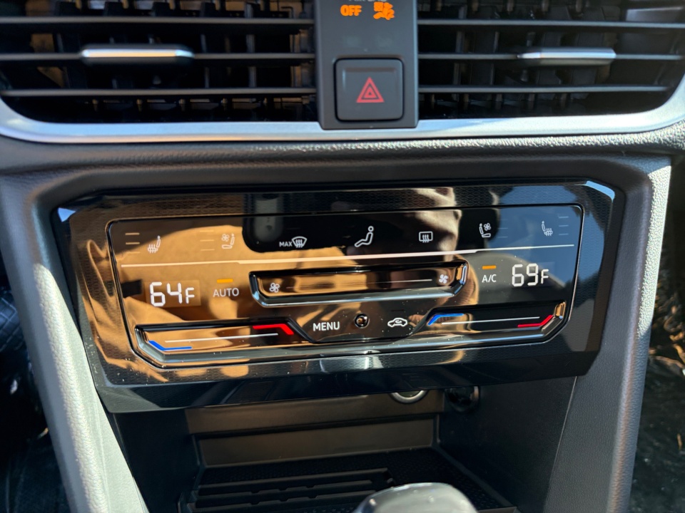 3VV4C7B27TM005991 2026 Volkswagen Taos SEL