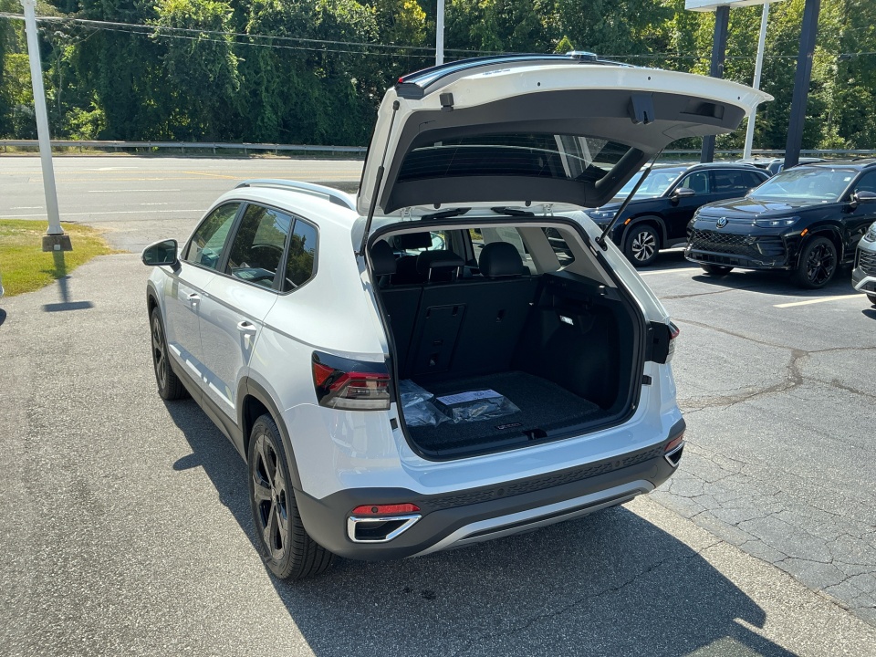 3VV4C7B28SM084506 2025 Volkswagen Taos 1.5T SEL