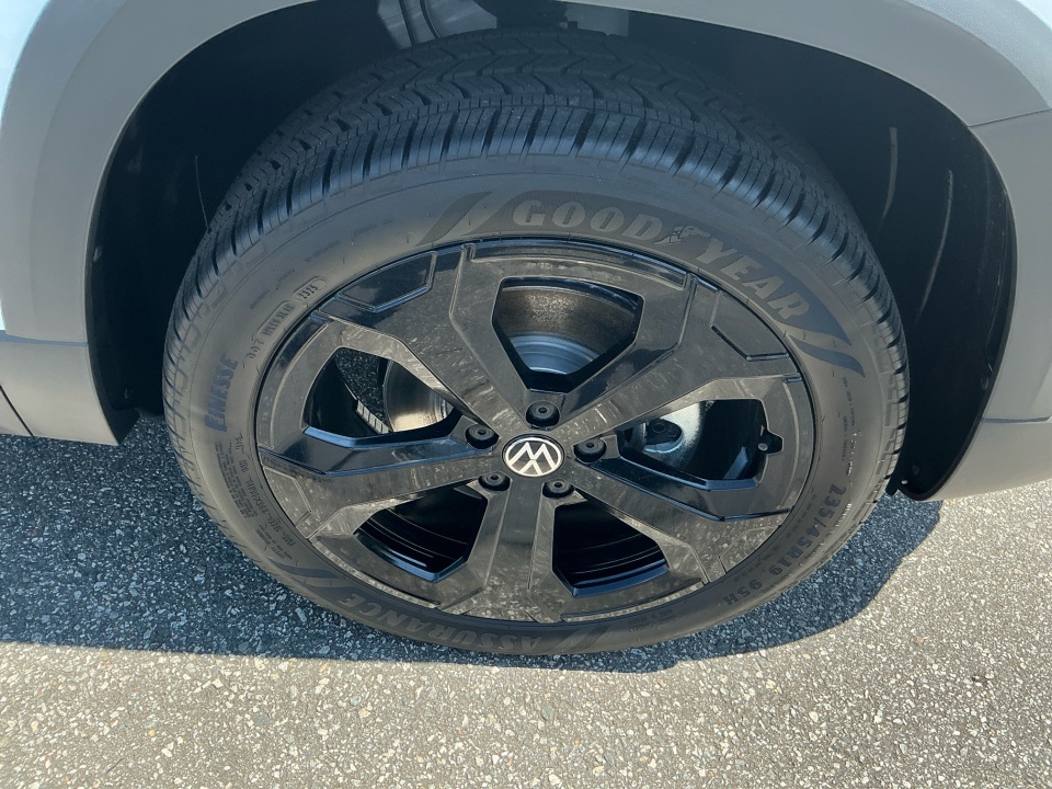 3VV4C7B28SM084506 2025 Volkswagen Taos 1.5T SEL