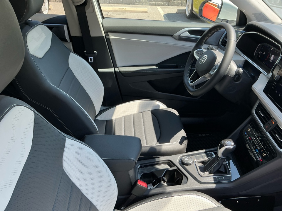 3VV4C7B28SM084506 2025 Volkswagen Taos 1.5T SEL