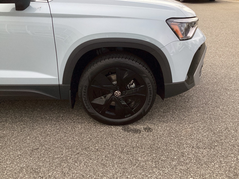 3VVEC7B23TM005801 2026 Volkswagen Taos SE