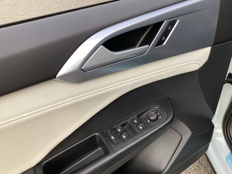 3VVEC7B23TM005801 2026 Volkswagen Taos SE