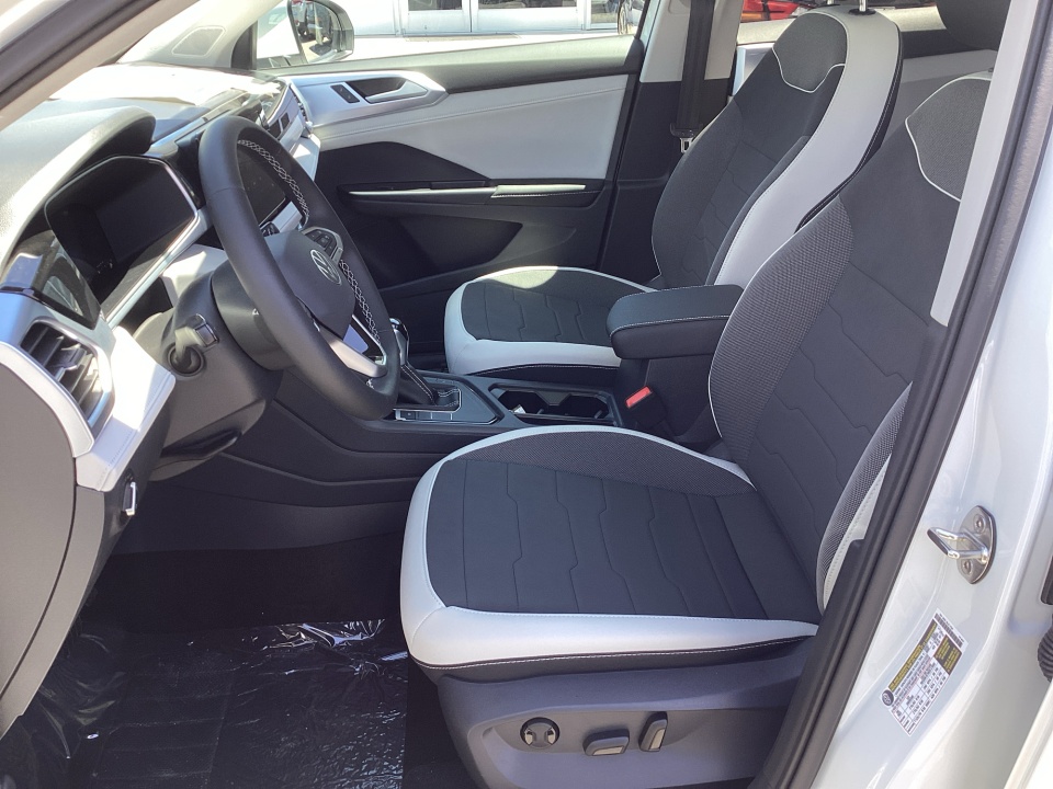 3VVEC7B25TM068043 2026 Volkswagen Taos SE