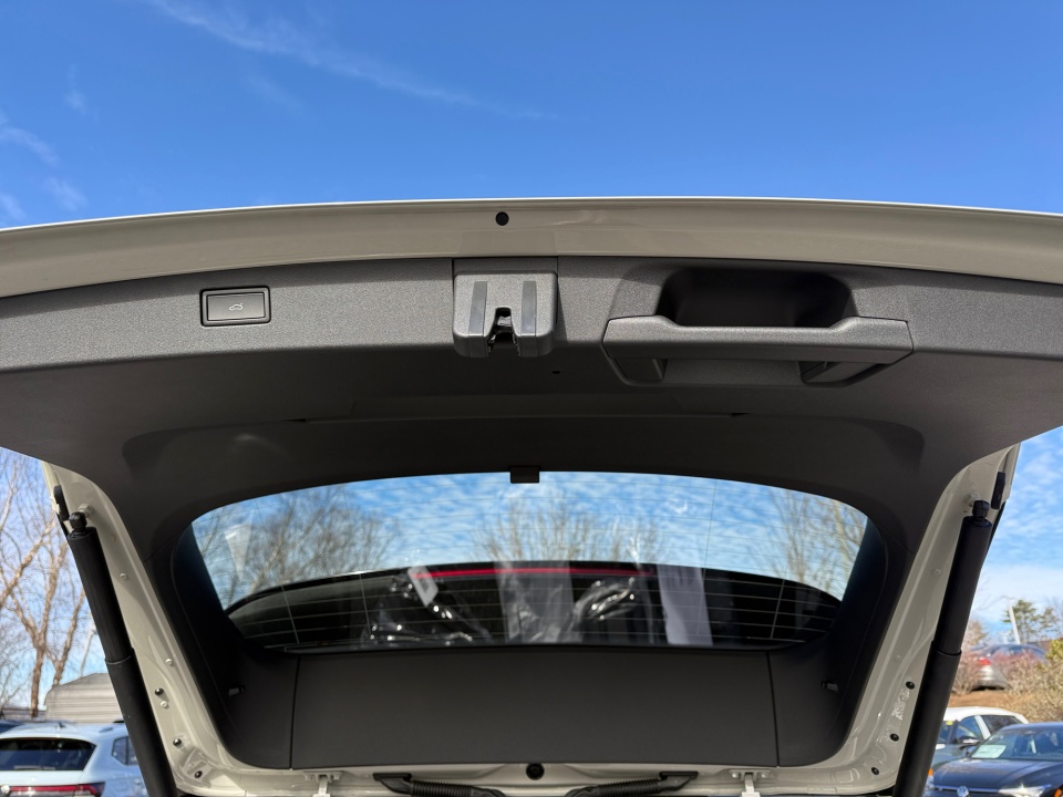 3VVGR7RM0TM040343 2026 Volkswagen Tiguan SE R-Line Black