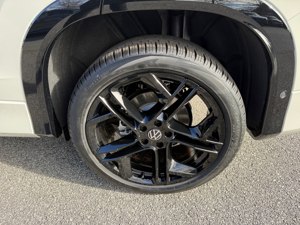 3VVGR7RM0TM040343 2026 Volkswagen Tiguan SE R-Line Black