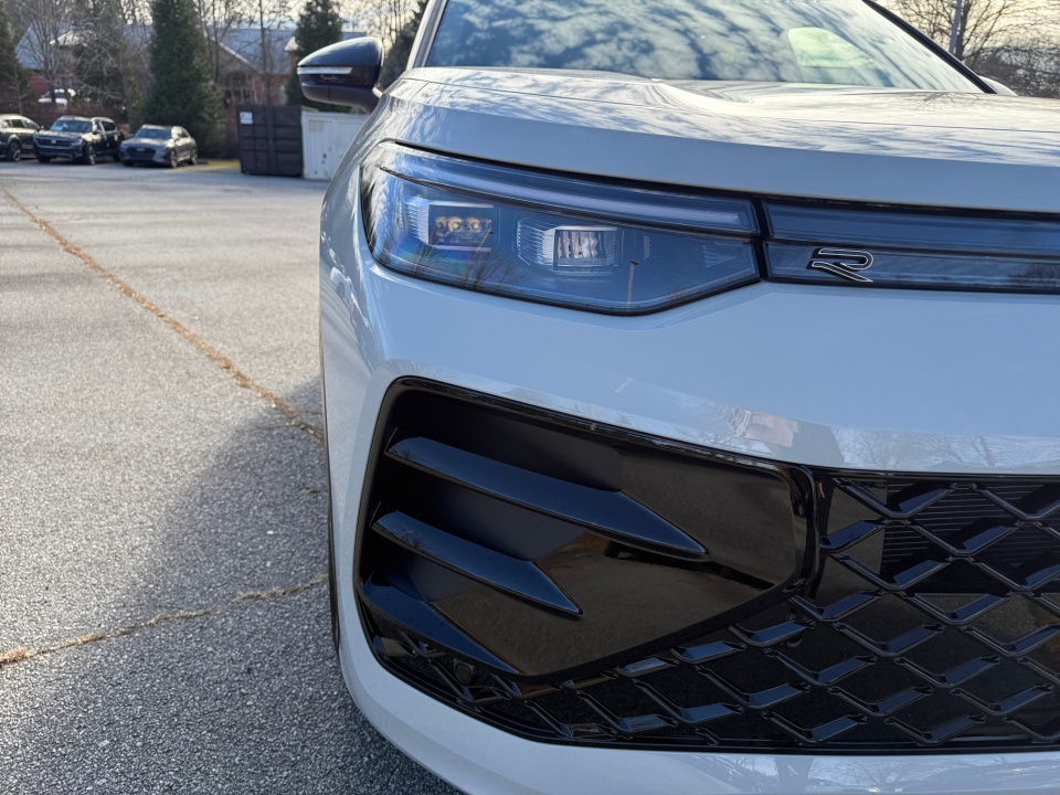 3VVGR7RM0TM040343 2026 Volkswagen Tiguan SE R-Line Black